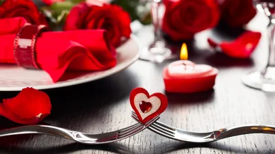 Святкова романтика: як прикрасити стіл до Дня Валентина
