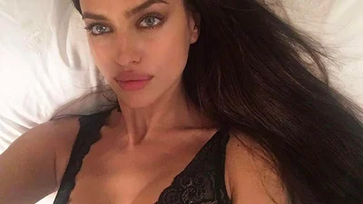 Вагітна Ірина Шейк показала животик на романтичному пікніку з Бредлі Купером