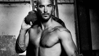 Оголені пожежники-французи зводять із розуму у новому календарі