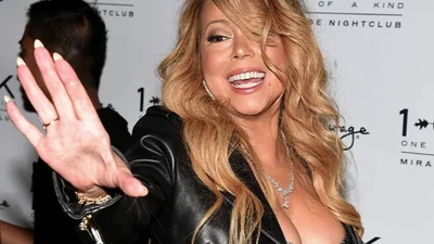 Зірковий провал: напівроздягнена Мерая Кері займається спортом на шпильках