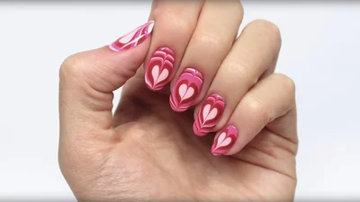 Крутий манікюр з сердечками, який легко зробити вдома