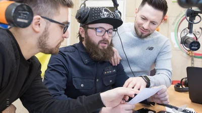 Хлопці із гурту DZIDZIO крутезно заспівали наживо пісню "Не матюкайся"