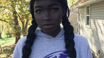 Чорна красуня: дівчина з незвичною зовнішністю стала зіркою Instagram