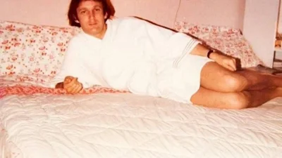 Прикольчик: інтернет сміється над Трампом у халаті