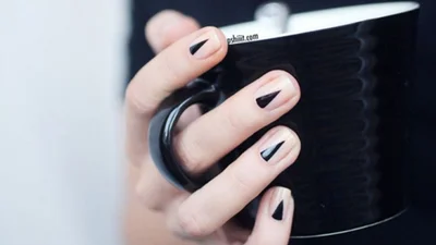Краса мінімалізму: стильні варіанти для твого манікюру