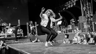 Ці кумедні люди танцюють так, наче їх ніхто не бачить