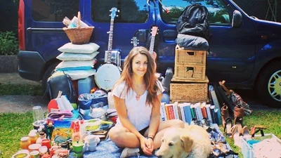 Справжнє щастя: дівчина та її собака подорожують довкола світу