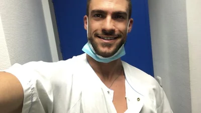 Сексуальний медбрат, до якого ви захочете потрапити на прийом