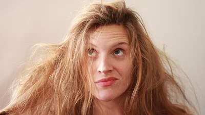 Що треба зробити перед сном, щоб волосся перестало випадати