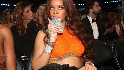 Це нудне Греммі: Ріанна попивала алкоголь прямо під час церемонії