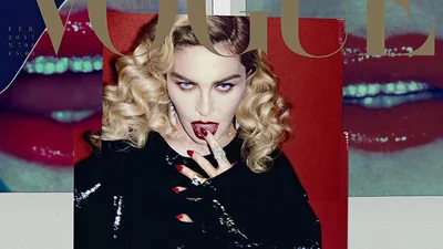 Нестримна хуліганка: 58-річна Мадонна оголила груди для Vogue