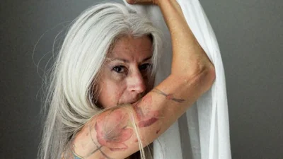 Ця жінка доводить, що і в 57 можна виглядати сексуально