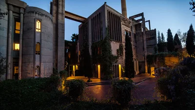 Фантастика: архітектор перетворив цементний завод на розкішний будинок