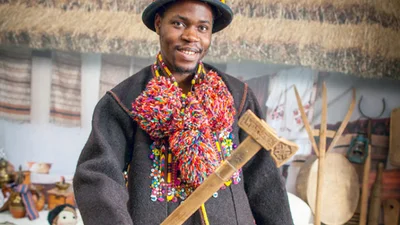 Неймовірний фотопроект: іноземців одягнули в українські вишиванки