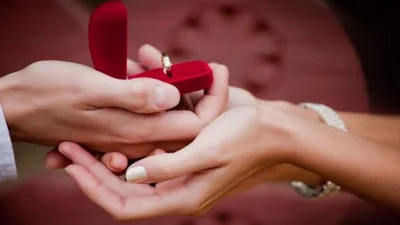 Оригінальна пропозиція руки і серця: китаєць подарував коханій 33-тонний шматок метеориту