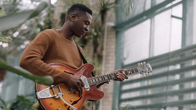 Вперше в Україні: підопічний Вакарчука представив пісню мовою піджин