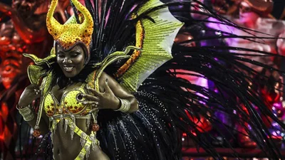 Карнавал у Ріо: яскраві кадри та сексуальні костюми, які вражають