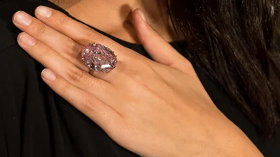 Фантастична розкіш: на аукціон виставили найдорожчий діамант в світі