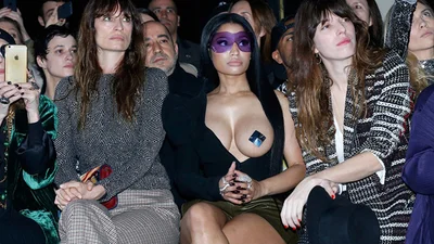 Оголена та розпусна: Нікі Мінаж шокувала відвертим нарядом