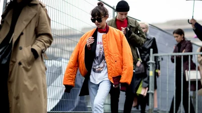 Французький шарм: стильні весняні луки на вулицях Парижа