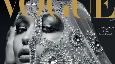 Історичний момент: Джіджі Хадід на обкладинці першого номеру "Vogue Arabia"