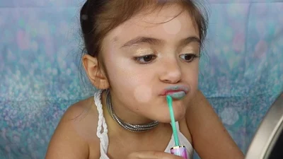 Ця п'ятирічка навчить, як зробити казковий макіяж