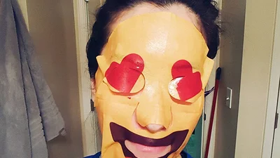 Б'юті-новинка: прикольні маски у вигляді емодзі