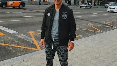 Весь в роботі: Микола Тищенко похизувався першими фото зі зйомок "Ревізора"