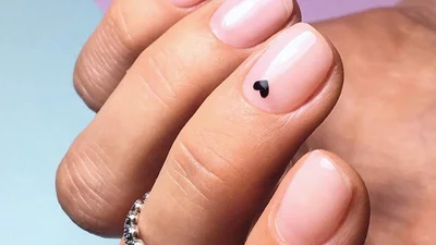 Мінімалістичний манікюр, який ти мусиш спробувати цієї весни
