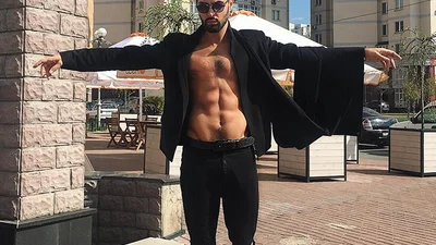 Віталій Козловський похвалився, що в нього дома ще стоїть ялинка