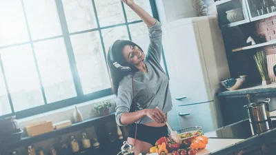 Один вдома: 15 дивних речей, які роблять люди наодинці