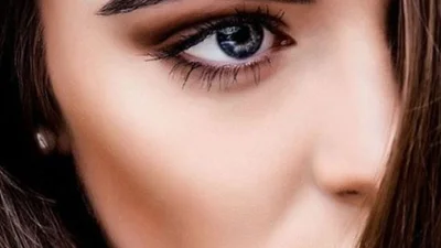 9 зіркових доказів, що тобі час зайнятись своїми бровами