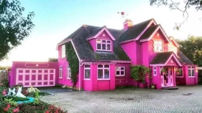 Восьме чудо світу: будинок, який вразить вас своєю рожевістю
