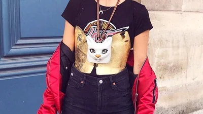 Модне натхнення: 15 стильних луків зі спідницею від відомої it girl