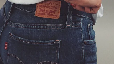 Найскандальніші джинси в історії шокували світ