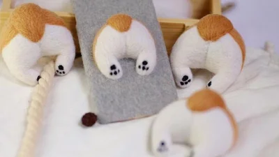 Одягни свій телефон: круті чохли з пухнастими попками