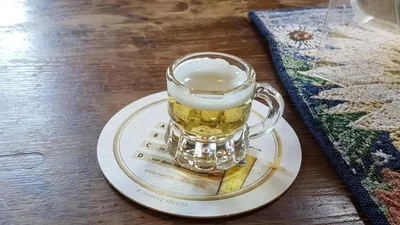 13 офіціантів, у яких все прекрасно з почуттям гумору