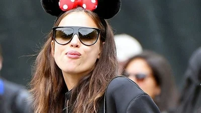 Неохайність і зайві кілограми: Ірина Шейк вразила фігурою після пологів