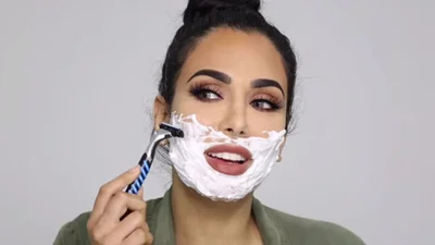 Чому жінки по всьому світу голять обличчя?