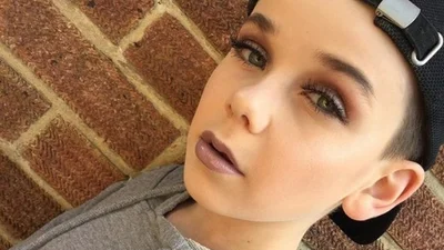 10-річний малюк прославився завдяки своєму умінню робити макіяж