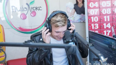 OLEYNIK заспівав "Несе Галя воду" під музику "Тает лед" Грибів