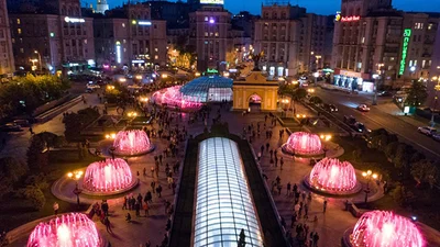 Захоплююче видовище: музичні фонтани на Майдані Незалежності з висоти
