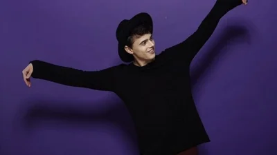 ALEKSEEV перетворився на Доріана Грея у новому відео