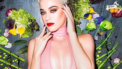 Це треба бачити: Кеті Перрі і Шакіра представили нові яскраві кліпи