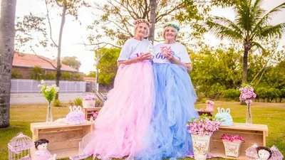 Весела старість: бабусь-близнят перетворили на принцес в честь їх сторічного ювілею