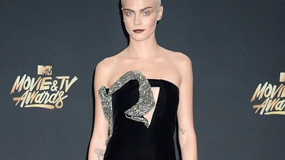 Несподівано: Кара Делевінь поголила голову