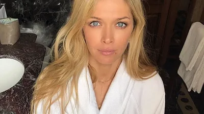 Віра Брежнєва кардинально змінила імідж та перефарбувала волосся у рожевий колір