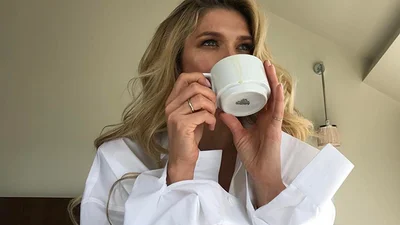 Близкие люди: Віра Брежнєва гуляє по Львову у новому кліпі