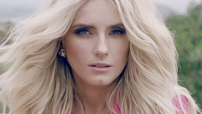 "Ти тільки мій": Ірина Федишин засвітила сексуальне тіло в крихітному бікіні