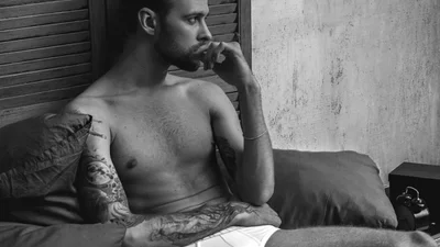 Сексуальний Макс Барських в трусах розбурхає вашу фантазію